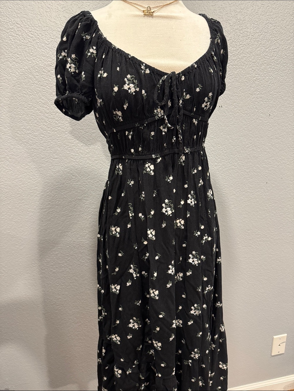 Blush Black Floral Puff-Sleeve Midi Dress